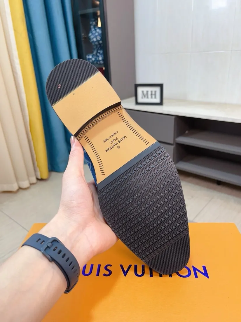 Ex-factory price 720🌹🌹High version [LV] Louis Vuitton's popular casual leather shoes🎖Fashionable and elegant🎖🎖Material: Original imported open-edge beaded cowhide, washed cowhide leather lining, original open-molded rubber outsole, high-end and classy, ​​elegant quality, instantly transforming into a handsome man ❤❤Standard\nNumber: 38-44
